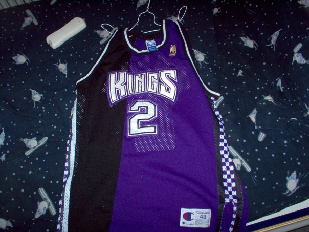 kings black and purple jersey